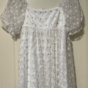 *NEW W/OUT TAGS* Altar’d State Women Dress Size Large White Floral Lace Gold